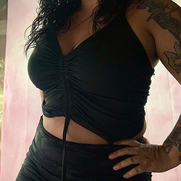 SHIEN🖤black cropped ruched tie halter criss cross v neck spaghetti strap top - Picture 3 of 11